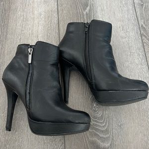 Size 7 Leather 4.5 inch Heel Ankle Boots from Le Chateau